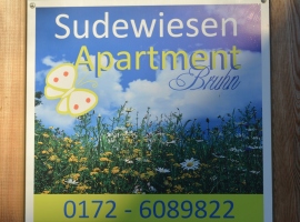 Hinweisschild Sudewiesen Apartment Bruhn in Boizenburg/Elbe